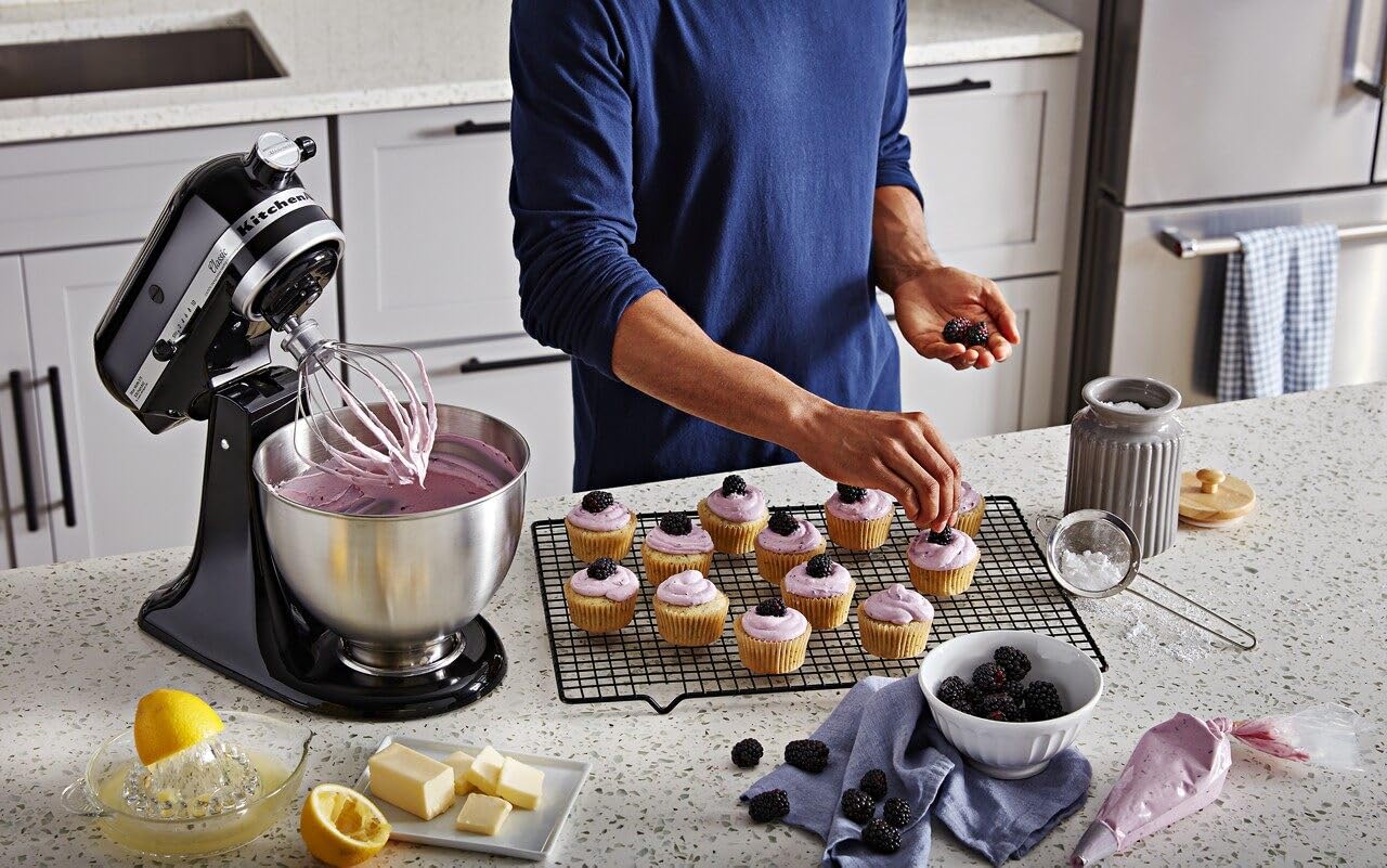خلاط قائم بذاته من سلسلة KitchenAid Classic سعة 4.5 لتر برأس مائل 